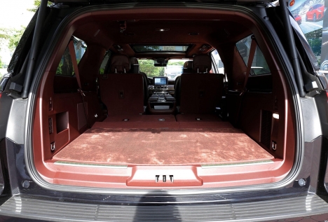 Khủng Long Lincoln Navigator Black Label 2021, nhập chính hãng