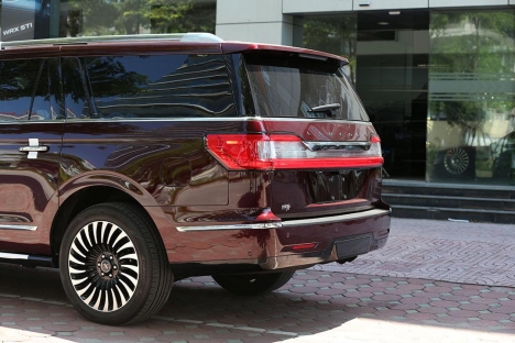 Khủng Long Lincoln Navigator Black Label 2021, nhập chính hãng