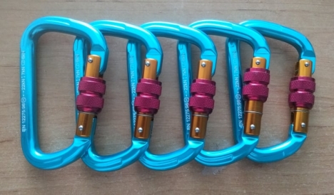 Móc chữ D đu dây Af75 Adela