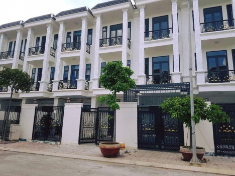 Cần bán nhà phố Dĩ An tiện kinh doanh và ở,SHR