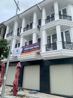 Cần bán nhà phố Dĩ An tiện kinh doanh và ở,SHR