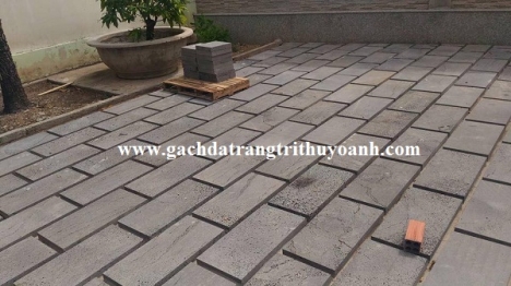Đá ong xám lát sân vườn