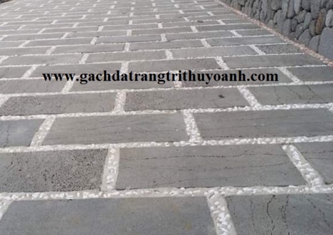 Đá ong xám lát sân vườn