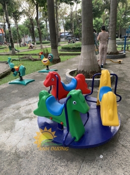 Đu quay, mâm xoay trẻ em