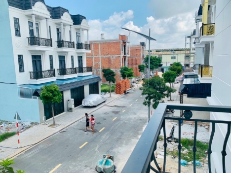 Nhà MT đường 13m,SHC hổ trợ NH Lãi Suất 0% trong 6tháng