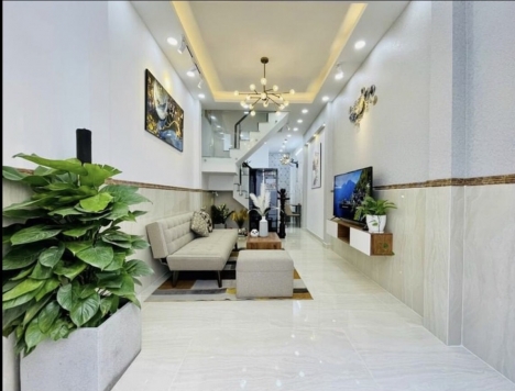 Nhà MẶt tiền 2 lầu, đường 12m sổ riêng chính chủ