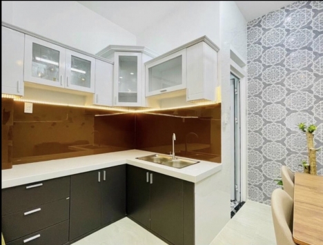 Nhà 2 lầu,sân thượng.MT đường 13m,NH hổ trợ 0% lãi suất trong vòng 6 tháng