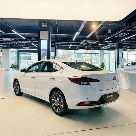 Bán Hyundai Elantra 1.6 AT giá tốt