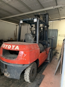TOYOTA  3.5 TẤN, MÁY DẦU, NÂNG CAO 3M, SỐ SÀN
