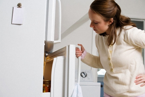 Cách sửa tủ lạnh bị toát mồ hôi