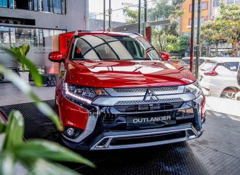 Xe Mitsubishi Outlander 2021 màu đỏ, hỗ trợ vay trả góp 85%