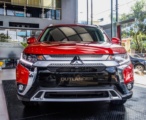 Xe Mitsubishi Outlander 2021 màu đỏ, hỗ trợ vay trả góp 85%