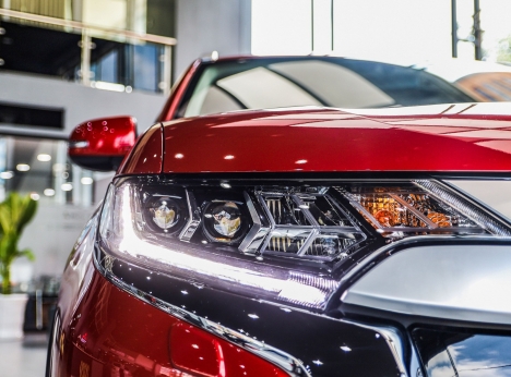 Xe Mitsubishi Outlander 2021 màu đỏ, hỗ trợ vay trả góp 85%