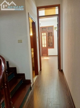 Chính chủ cần bán nhà ngay chân cầu Mai dịch,4 tầng, an ninh tốt, yên tĩnh, gần nhiều trường đại học