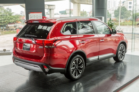 Xe Mitsubishi Outlander 2021 màu đỏ, hỗ trợ vay trả góp 85%