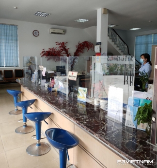 TẤM CHẮN GIỌT BẮN, VÁCH NGĂN PHÒNG DỊCH BẰNG MICA
