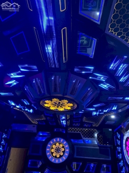 Bán quán Karaoke 1 trệt 2 lầu 165m2, doanh thu trước dịch 300tr/tháng; ngay chợ Phú Thọ giá 10 tỷ.