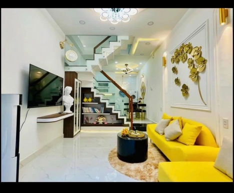 Nhà 1trệt 2lầu ngay trung tâm thương mại cách chợ 100m SHR chính chủ