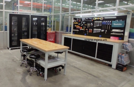 Bàn thao tác kết hợp tủ đồ nghề bảng treo