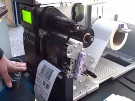 Vì sao cần phải vệ sinh máy in mã vạch công nghiệp và các bước làm sạch máy in