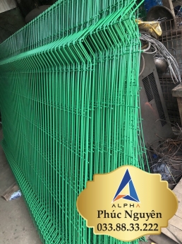 Hàng rào mạ kẽm, lưới thép hàng rào chấn sóng trên thân