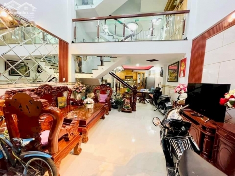 Bán căn nhà Nguyễn Văn Lượng p17 gv! DT: 4.5m X 10 đúc lửng 2 lầu ST trước sau.