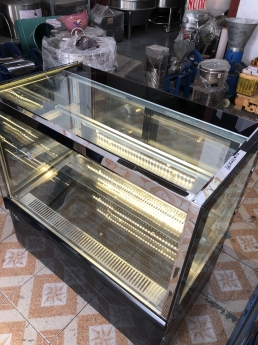 Tủ Trưng Bày Bánh Kem