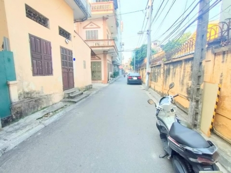 Bán đất Long Biên, ô tô vào nhà , Giá 5,65 tỷ.