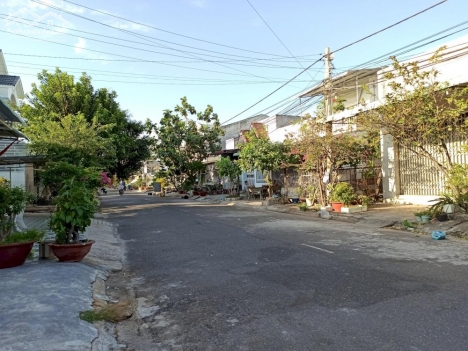 Bán Đất tặng nhà cũ- Văn Thánh-Phú Tài-Phan Thiết-Mặt tiền đường Đặng Dung-DT 100m2 thổ cư.