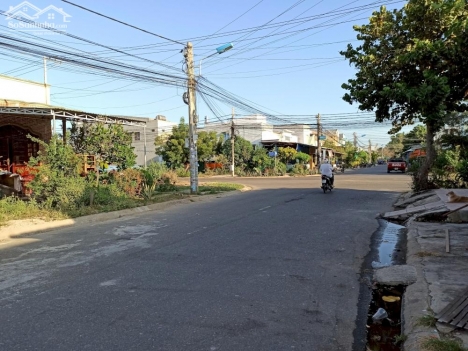 Bán Đất tặng nhà cũ- Văn Thánh-Phú Tài-Phan Thiết-Mặt tiền đường Đặng Dung-DT 100m2 thổ cư.