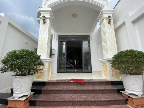 Nhà Lầu Trệt 140m2 - Sân Xe Hơi
