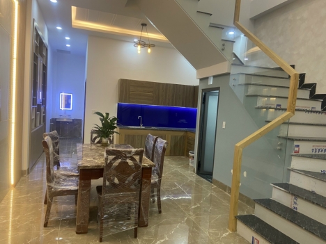Nhà Lầu Trệt - Sân Xe Hơi - Tặng Full Nội Thất