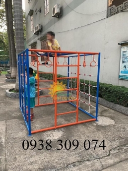 Thang leo tứ diện trẻ em