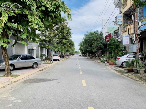 BÁN NHÀ 2 DIỆN VINCOM SHOPHOUSE
