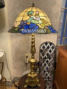 Giao lưu em đèn tiffany chân đồng cổ hàng pháp