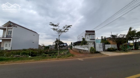 Ai cần đất suối lớn và thổ cư, ngay trung tâm Tp có chợ, và trường học liên hệ 0906654699.