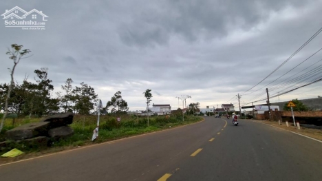 Ai cần đất suối lớn và thổ cư, ngay trung tâm Tp có chợ, và trường học liên hệ 0906654699.