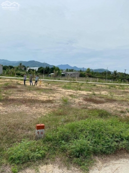 Lô đất Suối Tiên Giá cực kì rẻ chỉ 300tr hơn