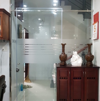 Gía làm cửa kính lùa