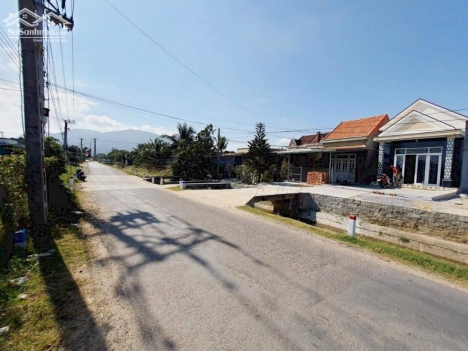 Mặt đường nhựa DT7 ngay ngã 4 Bình Sơn, Ninh Thọ Cách biển Dốc Lết chỉ 5km ,tx Ninh Hoà, Khánh Hoà️️