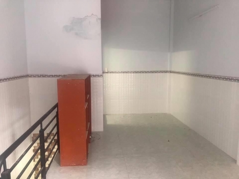 Nhà bên cạnh chợ Tân Hương 4 x8, trệt 1 lầu, 2 WC chỉ 6 triệu