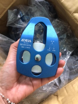 Ròng rọc đu dây leo núi Adela
