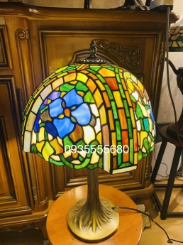 Giao lưu vài em đèn phòng ngủ tiffany họa tiết cổ.