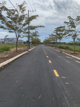 KẸT TIỀN RA GẤP LÔ ĐẤT 100M2 ĐƯỞNG 13M SHR CHÌ 800TR CÔNG CHỨNG NGAY