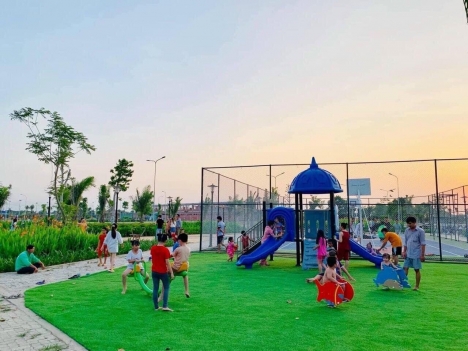 Bán khẩn cấp Liền kề lô gần công viên trong khu đông dân cư