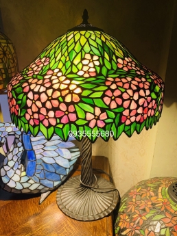 Đèn bàn tiffany họa tiết hoa rơi