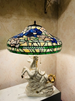 Đèn bàn tiffany họa tiết hoa rơi