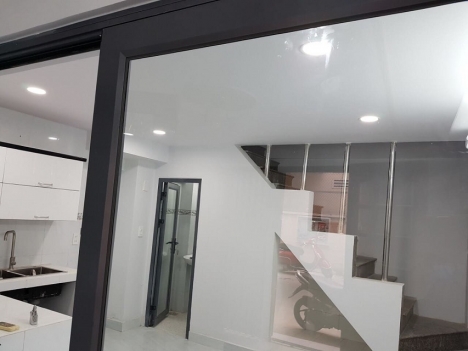 Bán nhà 1 trệt 2 lầu, 3PN, 3WC, P4, Q4