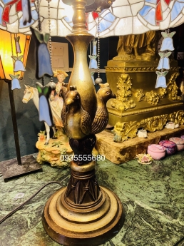 Giao lưu em đèn tiffany hoa nơ chân tượng