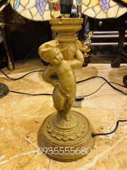 Giao lưu em đèn bàn tiffany tượng đá cuty
